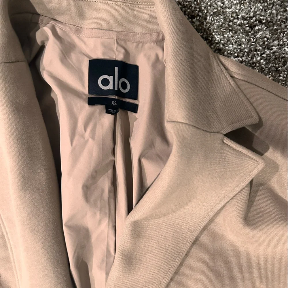 ALO Coat - Picture 2 of 2